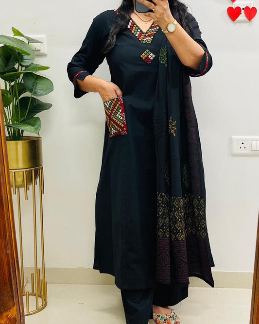 V-Neck Ethnic Kurti, Pant & Dupatta Set