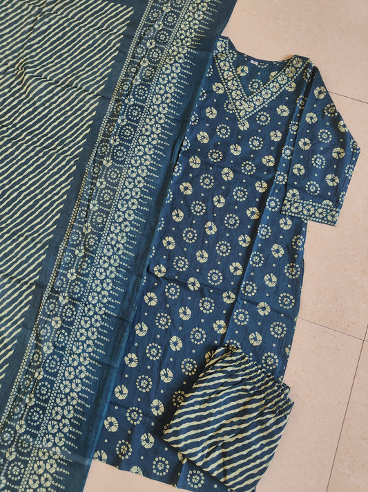 Vibrant Floral Print Kurti Pant & Dupatta Set