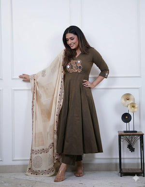 Elegant Anarkali Kurta Pant Set with Dupatta