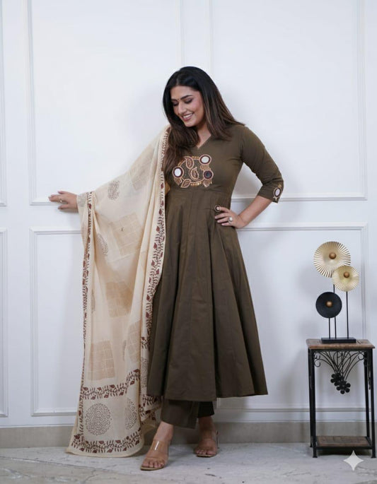 Elegant Anarkali Kurta Pant Set with Dupatta