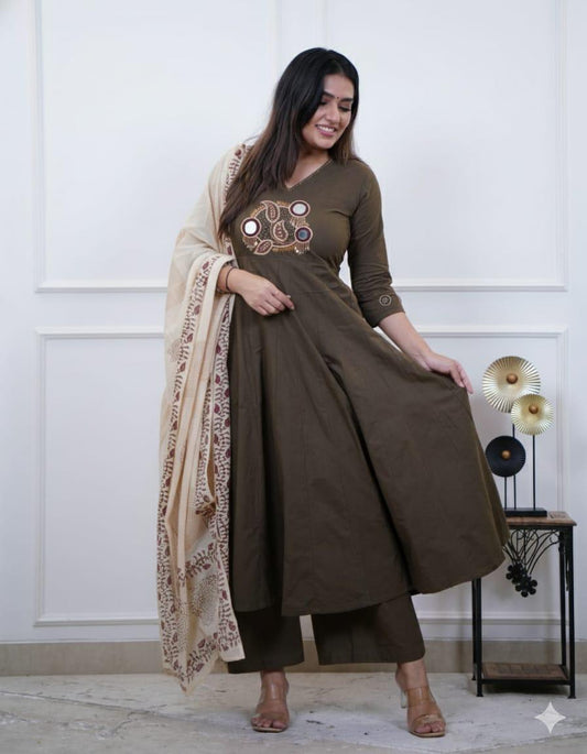 Elegant Anarkali Kurta Pant Set with Dupatta