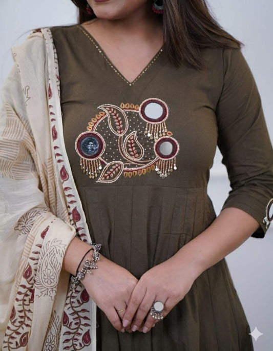 Elegant Anarkali Kurta Pant Set with Dupatta