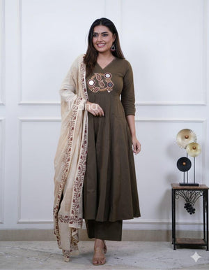 Elegant Anarkali Kurta Pant Set with Dupatta